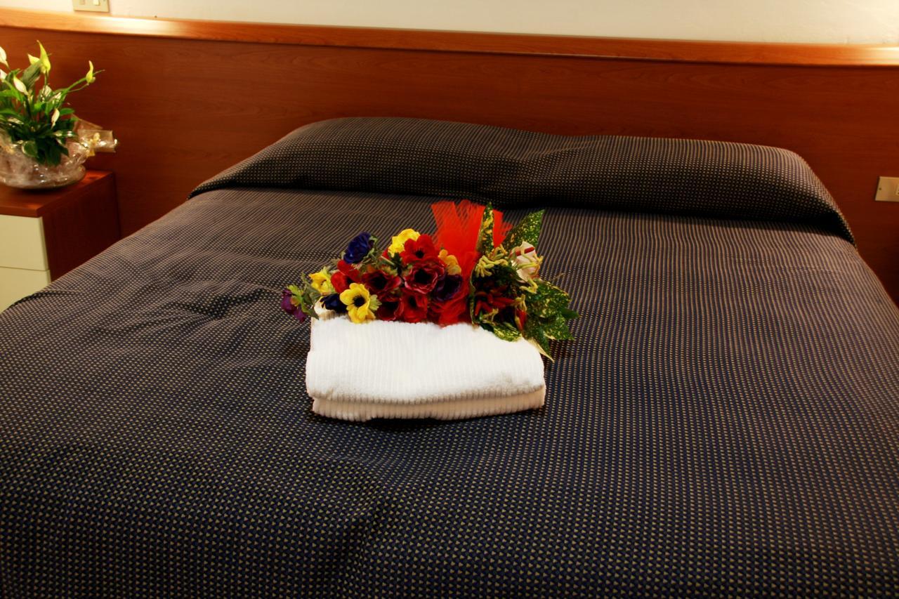 Hotel Excelsior Fano Ruang foto