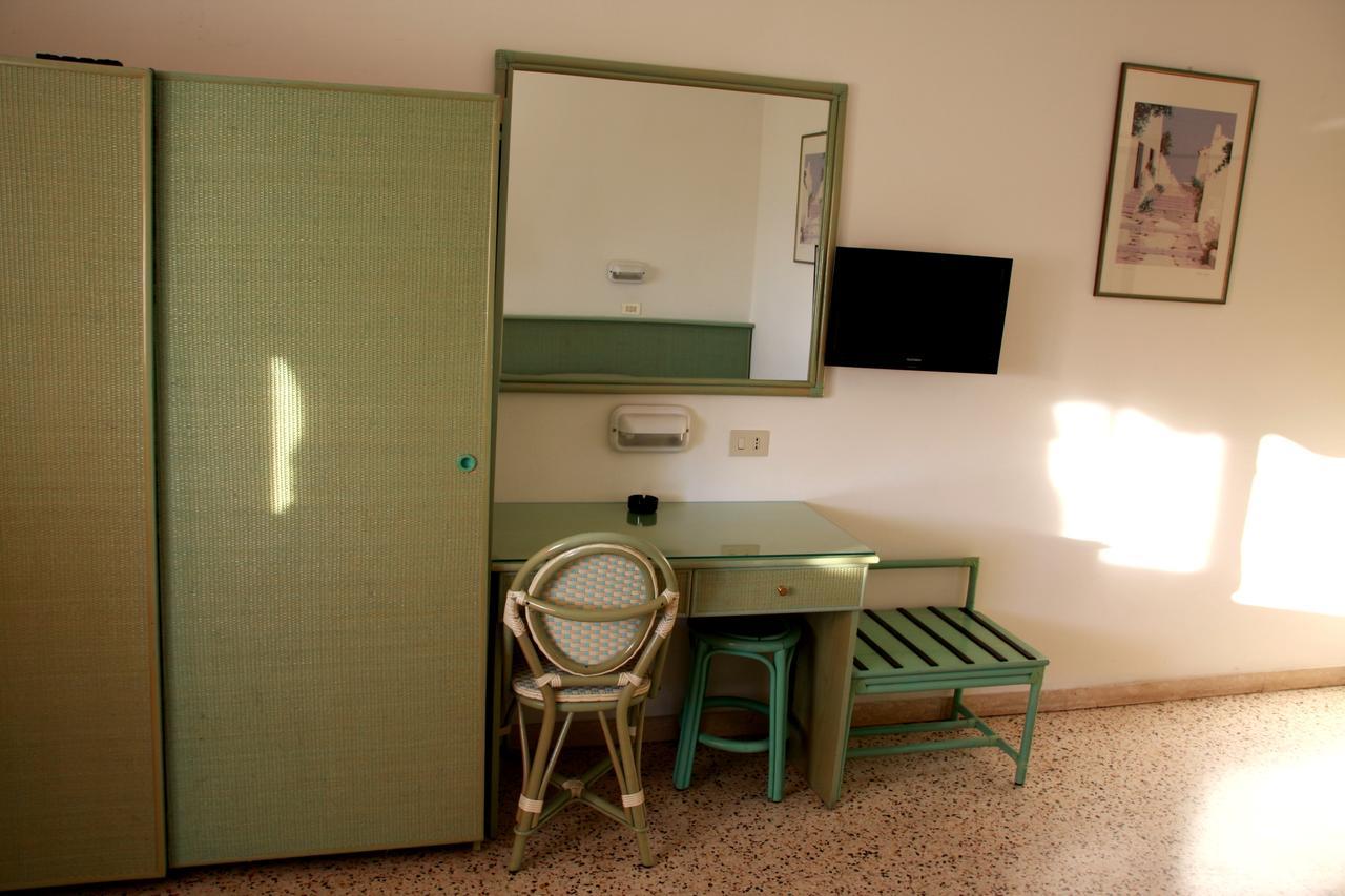 Hotel Excelsior Fano Bagian luar foto