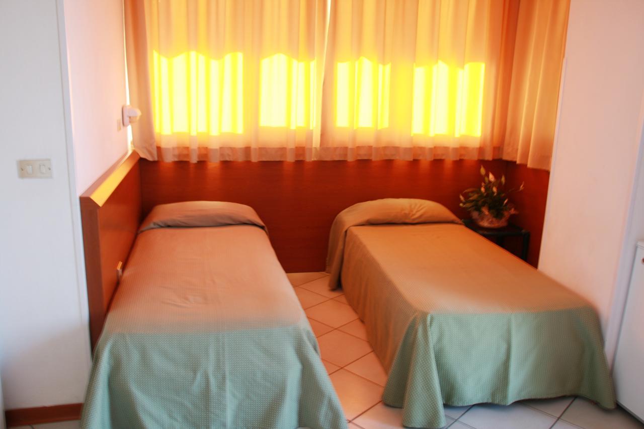 Hotel Excelsior Fano Bagian luar foto