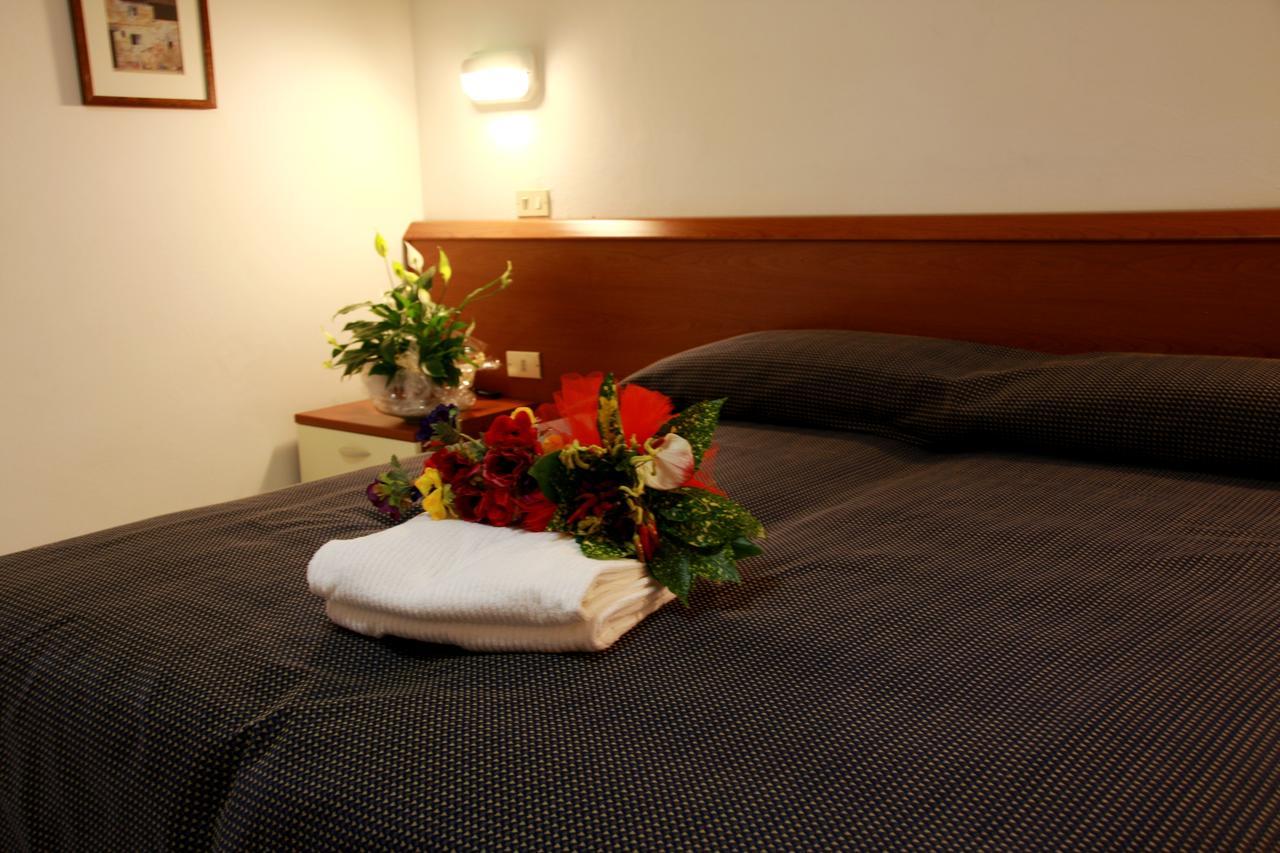 Hotel Excelsior Fano Bagian luar foto